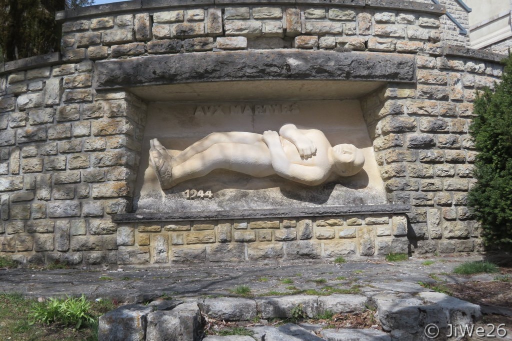 Statue dédiée aux martyrs de 1944
