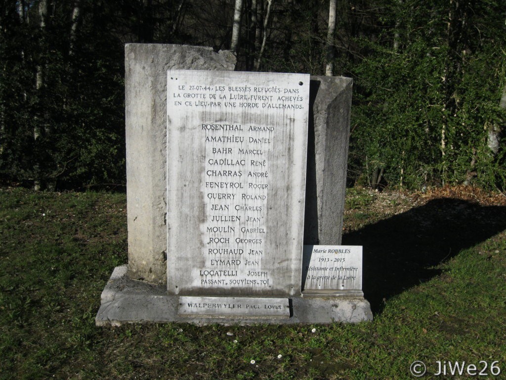 Stèle à la grotte de Luire 
