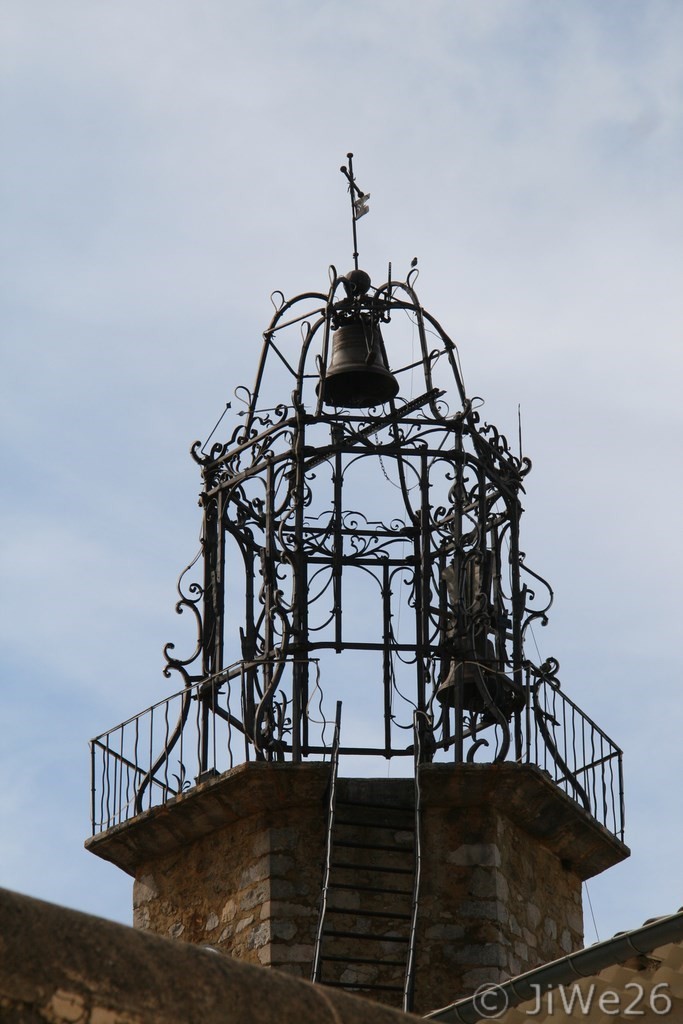 Le campanille de l'église