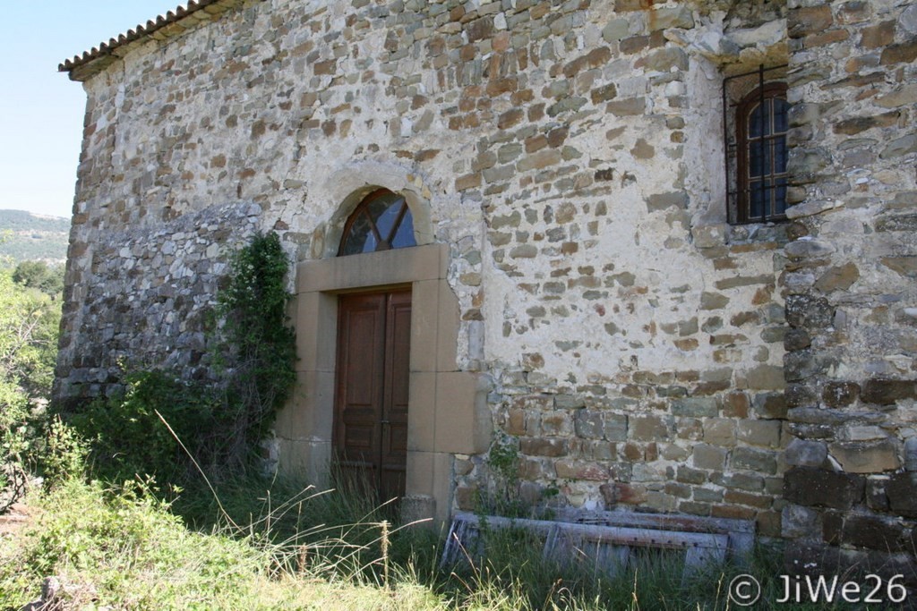 Entrée de l'église, restauration en cours