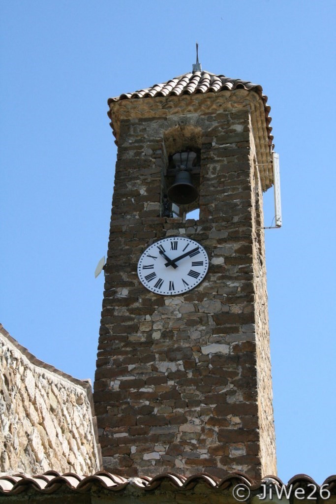 Nouvelle horloge qui indique l'heure exacte et sonne toutes les heures