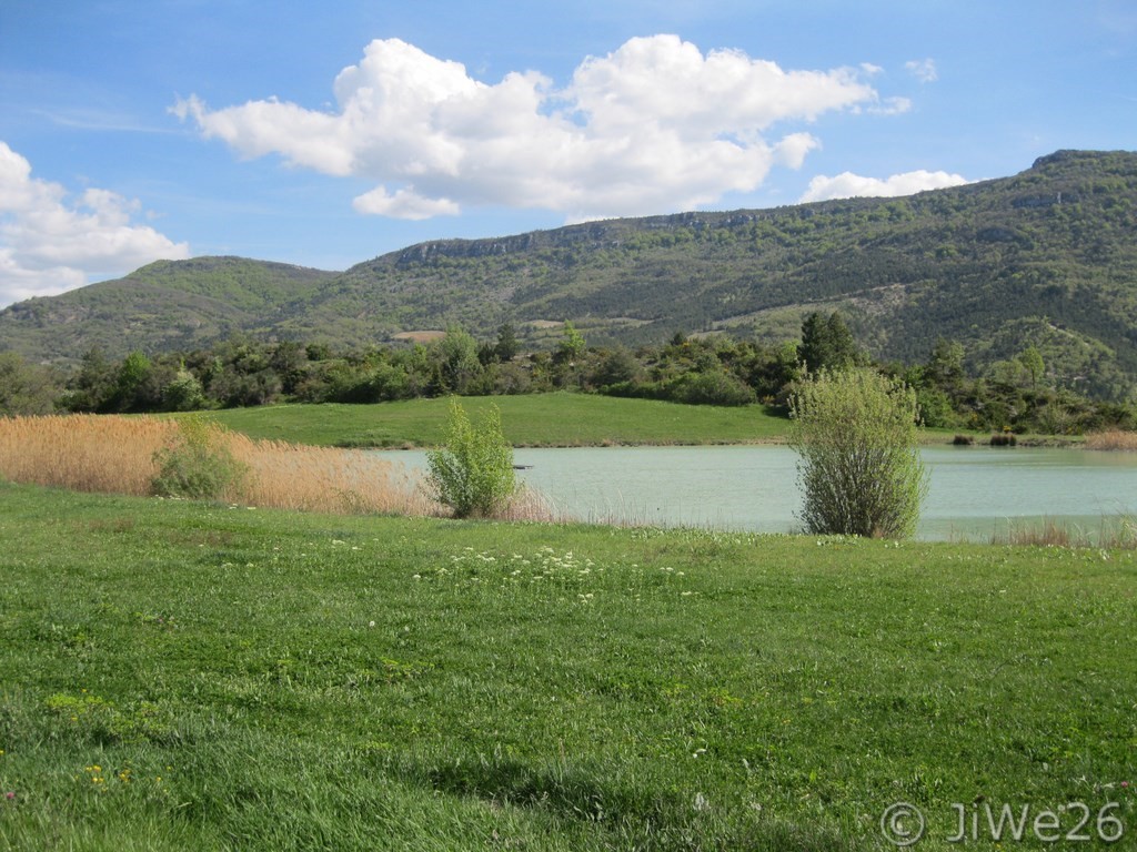 Petit détour hors du village 