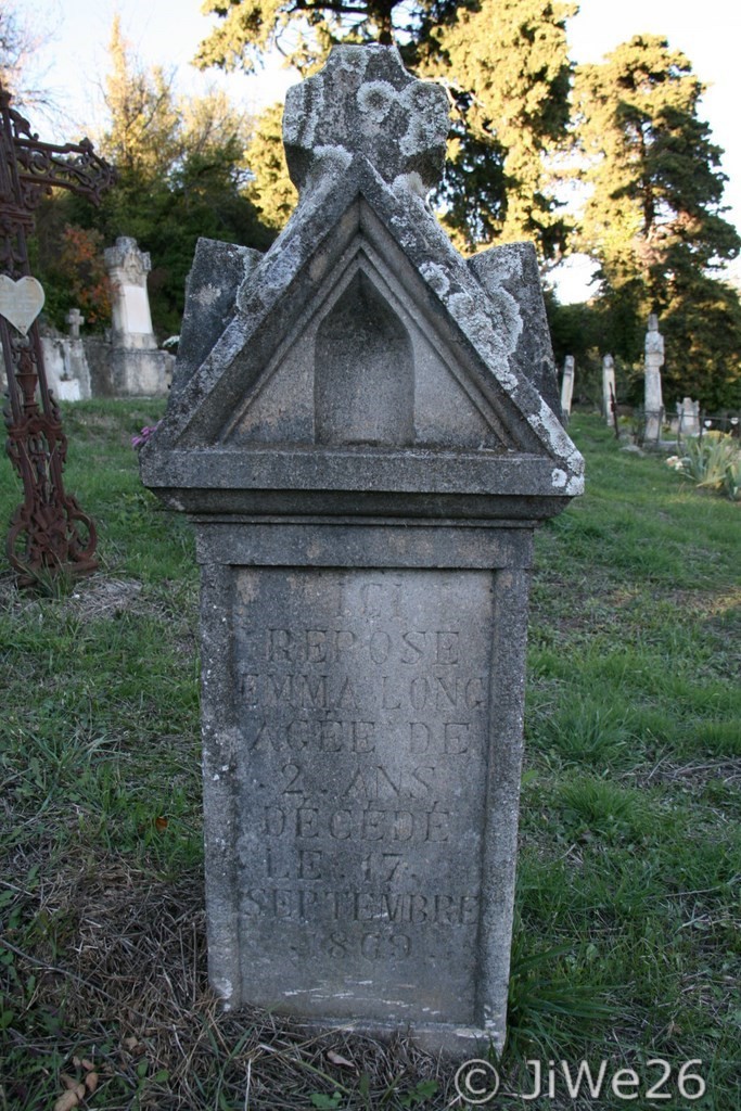 Cimetière du Vieux Village de Condorcet_Tombe d'un enfant décédé en 1869