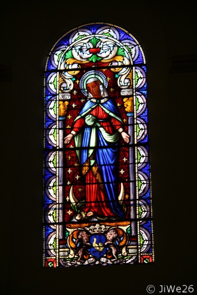 Magnifique décoration pour ce vitrail