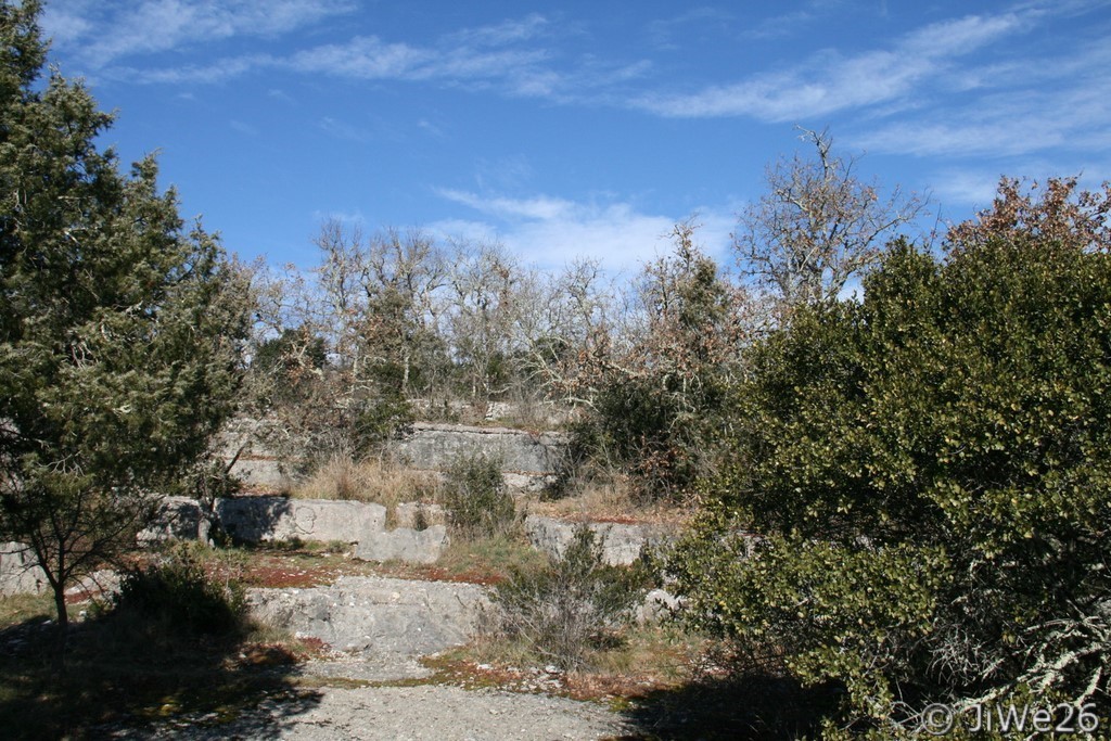 Cette pierre bleue, très dure, était réputée pour la construction des ponts, viaducs, tunnels ...