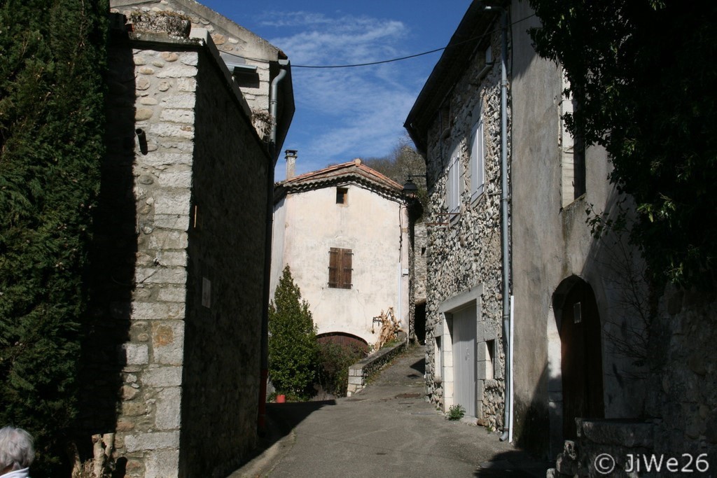 Emplacement de la porte Saint-Benoît, il s'agissait d'une porte fortifiée nichée dans la falaise