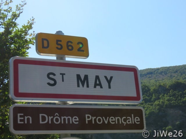Par cette belle journée d'automne, nous allons rendre visite aux vautours en passant par le village de Saint-May et l'Abbaye de Bodon
