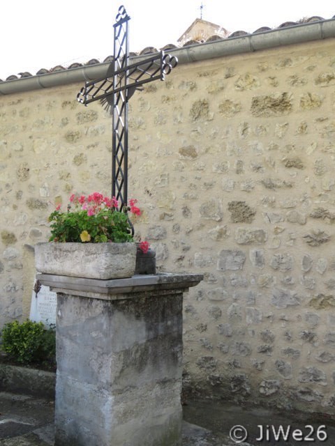 Croix sur la place