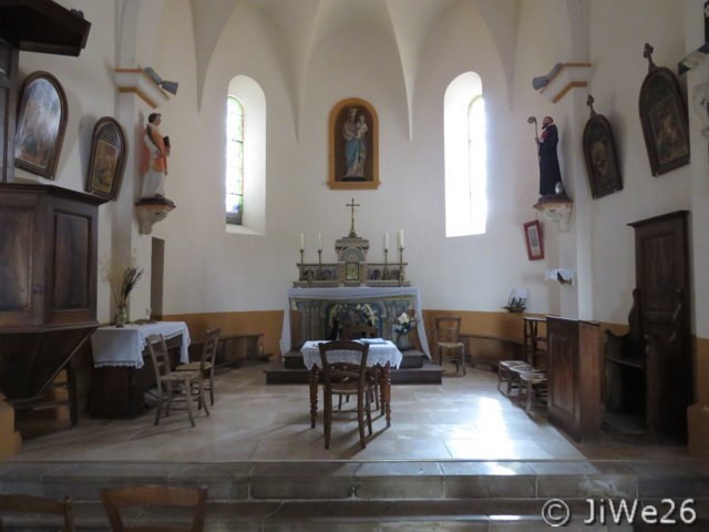 Le maître-autel dans le choeur