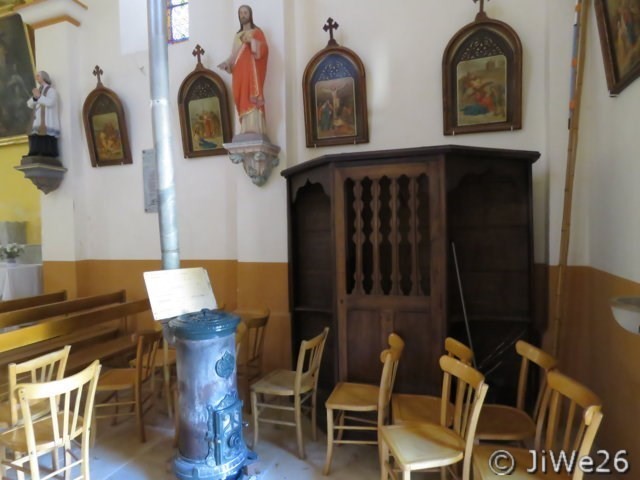 Le confessionnal et le magnifique poêle à bois