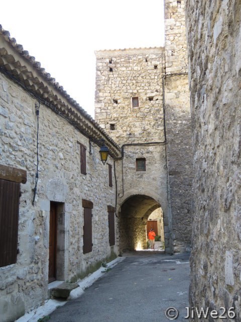 Ruelle avec passage voûté