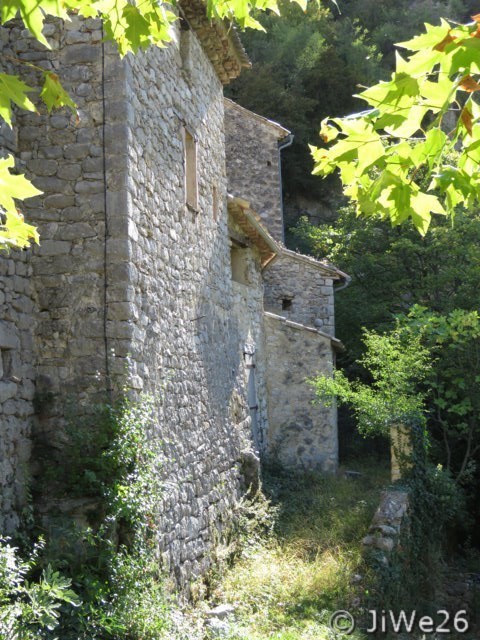 A remarquer, les très belles restaurations