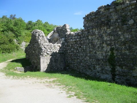 Ruines de l'église Notre-Dame-la-Brune _XIIe siècle
