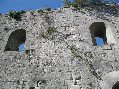 Ruines de l'église Notre-Dame-la-Brune _XIIe siècle