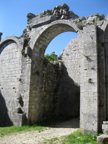 Ruines de l'église Notre-Dame-la-Brune _XIIe siècle