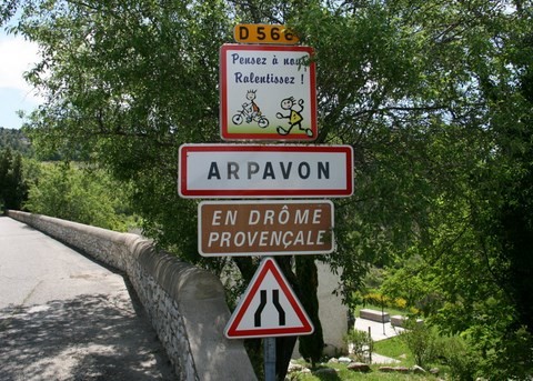 Aujourd'hui, nous vous proposons une balade dans ce magnifique village médiéval fortifié et perché