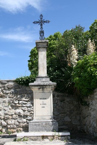 Et juste à côté, cette croix de mission du 19 mars 1905