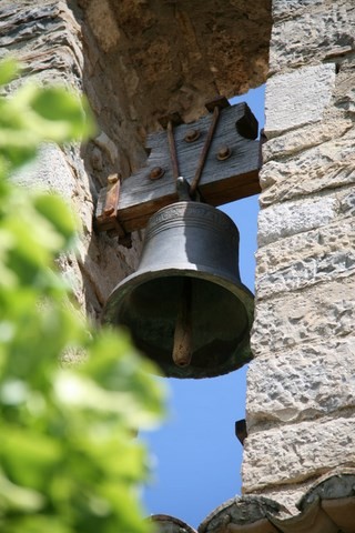 Détail de la cloche de gauche