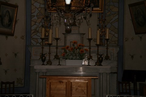 Gros plan sur l'autel