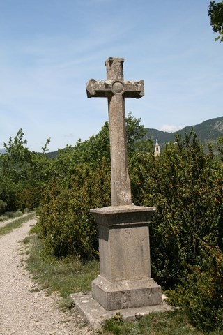 Et voici la quatorzième station, marquant la fin d'un parcours éprouvant sous un soleil accablant.