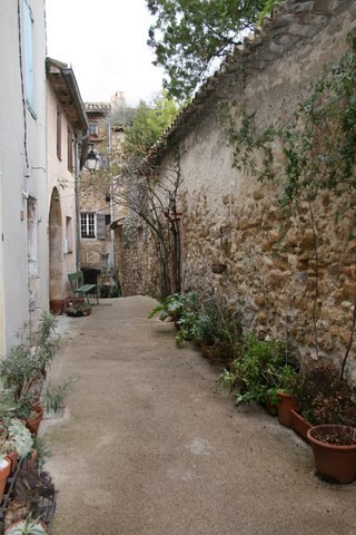 Au hasard d'une ruelle dans Mirabel-aux-Baronnies