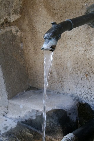 Détail du bec de la fontaine