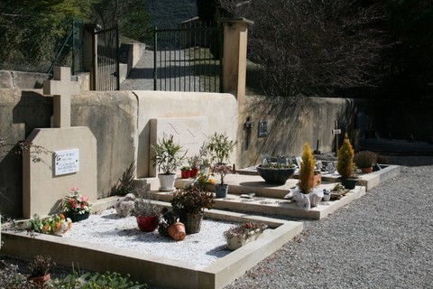 Ici naturellement les tombes sont plus récentes