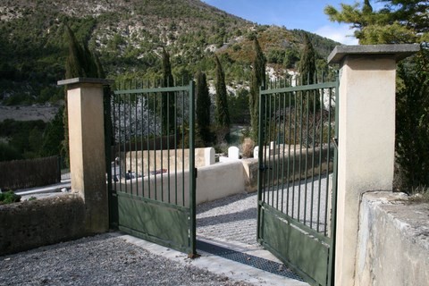 L'entrée du nouveau cimetière
