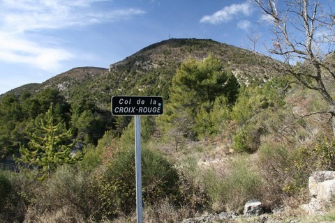 Le col de la Croix Rouge, altitude 513 mètres