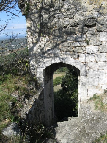 Vieil escalier à proximité de la tour