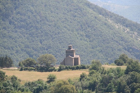 L'église romane de Comps, ancien prieuré bénédictin de l'abbaye de Savigny