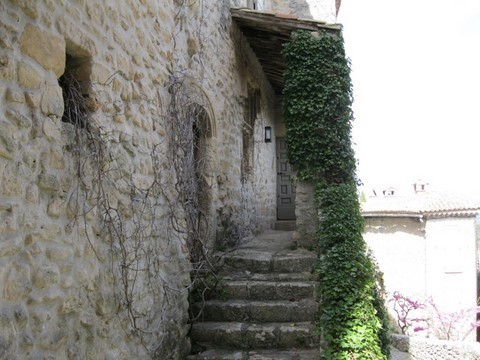 Crestet, village médiéval