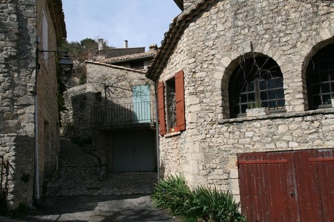 Crestet, village médiéval