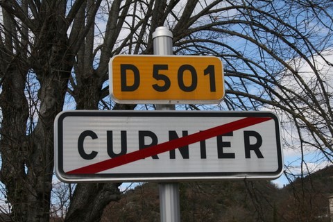 Curnier_Sortie du village