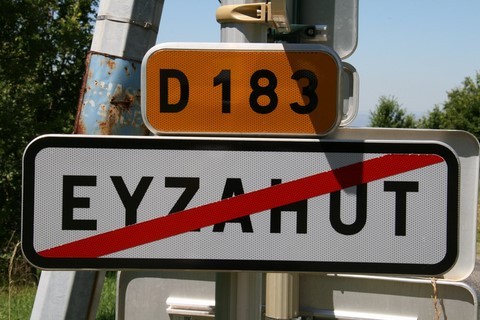 Ici s'achève notre visite de ce charmant village d’Eyzahut situé en pleine nature et dont nous avons apprécié la tranquillité