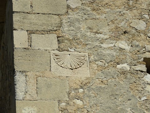 Coquillage sur la façade de la chapelle ??