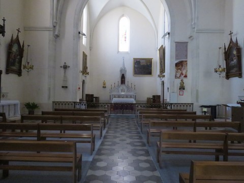 Nef 2 travées avec chapelles latérales et chevet plein carré