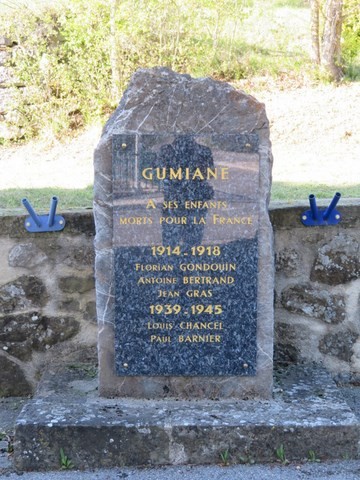 Le monument aux morts des deux guerres