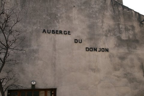 Le Pègue_Le pignon de l'ancienne Auberge du Donjon
