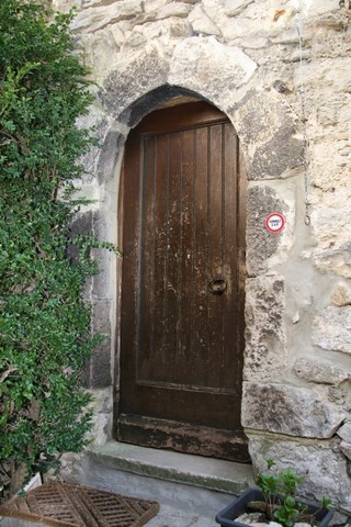 Le Pègue_Belle porte ancienne
