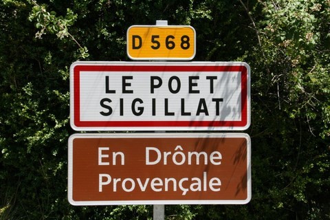 Par cette magnifique journée d'été, nous avons choisi de visiter Le-Poet-Sigillat