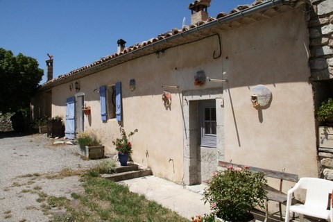 Cette maison typique, en crépis a un certain charme également