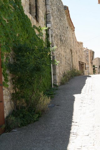 Dans ces jolies ruelles, nous avons rasé les murs car le soleil tapait fort !