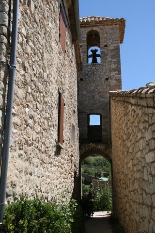 Nous sommes arrivés ici, il s'agit de la Chapelle Saint-Bernard de Venue, désormais privée,