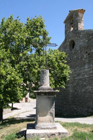 Ancienne croix à proximité de l'église