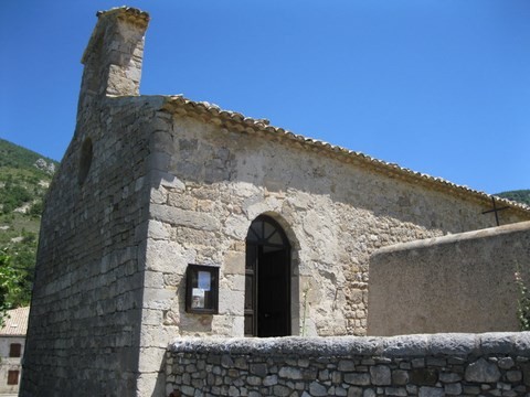 L'église Saint-Martin, et à première vue elle est ouverte, ... jour de chance ?