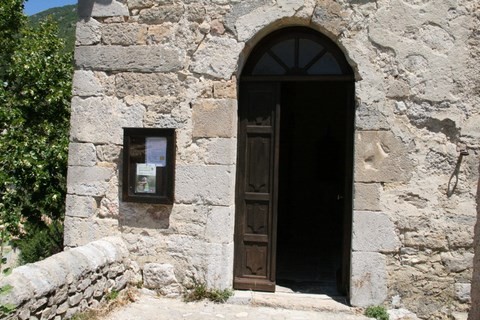 Chouette elle est effectivement ouverte, j'entre ...