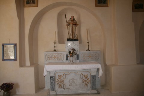 Intérieur de l'église Saint-Martin à Le-Poet-Sigillat