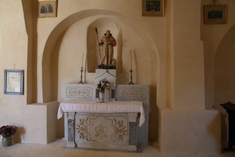 Intérieur de l'église Saint-Martin à Le-Poet-Sigillat