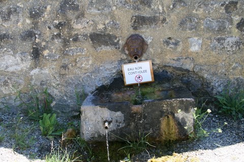 Petit coin de fraîcheur sur le chemin du retour. - C'est réellement un beau village que nous avons visité et apprécié. Félicitations et à bientôt.